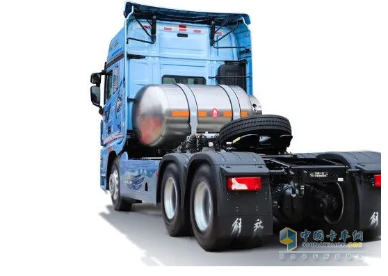 J7 6SX1領(lǐng)航版牽引車：助力運(yùn)輸人在創(chuàng)富之路上行得更穩(wěn)、走得更遠(yuǎn)！