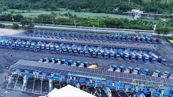 “兆瓦超充重卡車型將超百款”入選2026年中國汽車十大技術趨勢