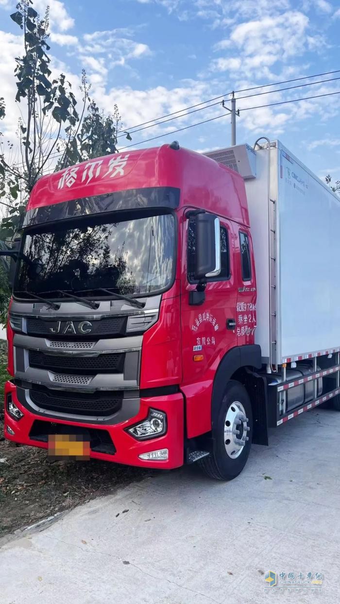 冷鏈運(yùn)輸奧義大揭秘！江淮格爾發(fā)4×2冷藏車助力卡友超越同行