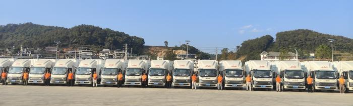 一路同行 合作共贏！西雙版納新傣園批量采購(gòu)39輛江淮1卡