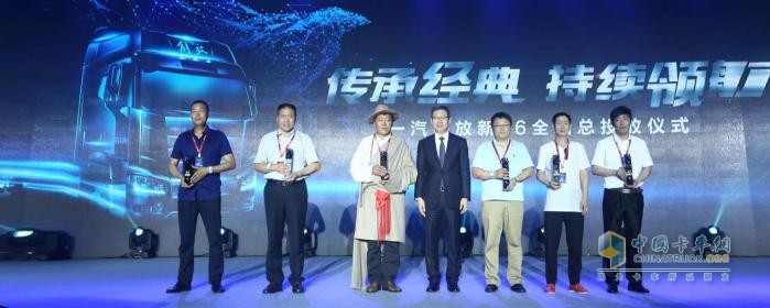 一抹中國紅！解放J6“神車”帶領中國重卡走向世界