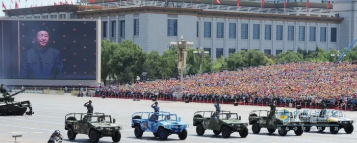 鐵甲榮光！115輛東風(fēng)軍車天安門廣場(chǎng)成功受閱！