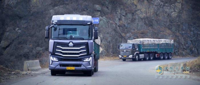 中國(guó)重汽2023年春節(jié)微電影《車(chē)輪上的年夜飯》 為兔年溫情開(kāi)篇