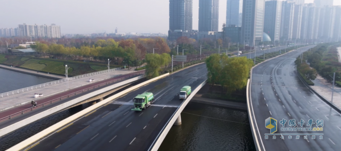 綠變鄭州，電動(dòng)先鋒 宇通新能源環(huán)衛(wèi)助力“綠城”高質(zhì)量發(fā)展