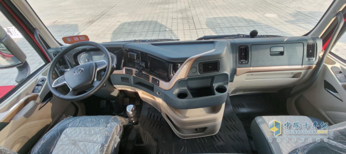 乘龍H7 Pro 9米6大單橋：人稱(chēng)“全能六邊形戰(zhàn)士”！