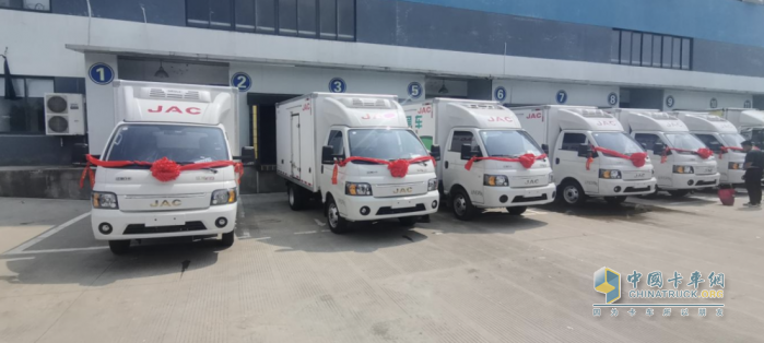 為校園食材保駕護(hù)航 6臺(tái)江淮1卡愷達(dá)冰博士交付！