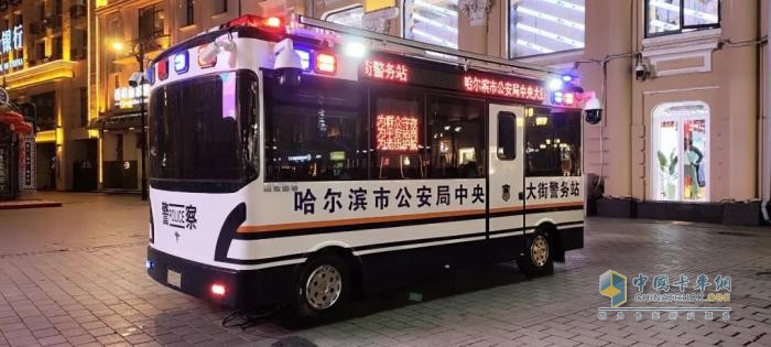 警務前移 觸角前伸—移動警務室以 “警” 護春色，用 “心” 筑平安