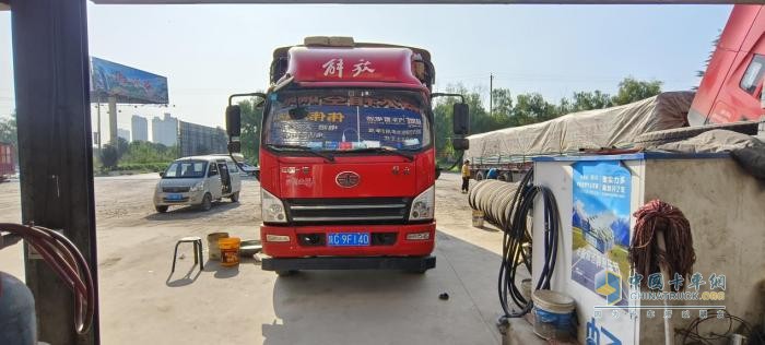 走最難最險的路！他與解放虎VH在“掛壁公路”上盤旋