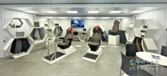 舒適、環(huán)保與科技，伊思靈攜未來(lái)座椅閃耀I(xiàn)AA