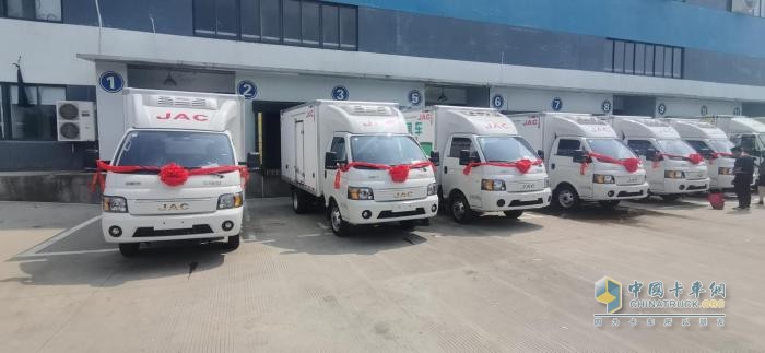 為校園食材保駕護(hù)航 6臺江淮1卡愷達(dá)冰博士交付！