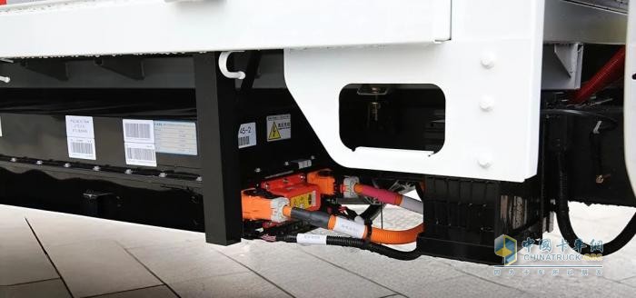 跨越者D5EV 300Km長(zhǎng)續(xù)航版，五大升級(jí)，震撼亮相！