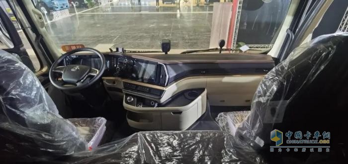 630大馬力節(jié)氣王者，乘龍HK LNG牽引車引領(lǐng)干線高效創(chuàng)富新時代！