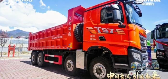 工程王者，煥新升級(jí)！中國(guó)重汽全新一代TS7自卸車(chē)閃耀西藏之巔