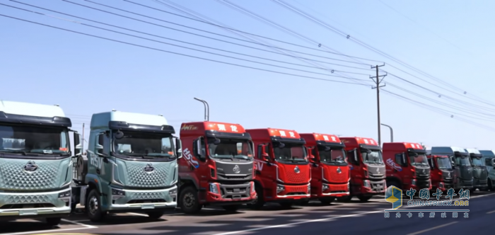 信賴鑄就規(guī)模車隊！王師傅的乘龍H5大單橋創(chuàng)富經(jīng)