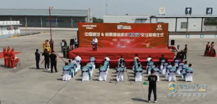 深化合作 共贏未來 豪沃重卡向昌樂大客戶交付15輛TX7牽引車！