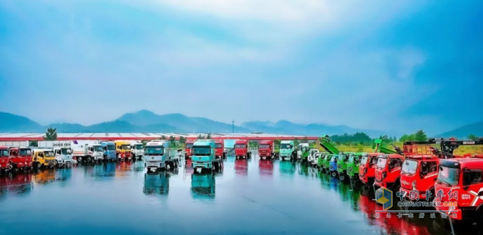 52款新品發(fā)布！東風新疆攜手合作伙伴全力迎戰(zhàn)下半場