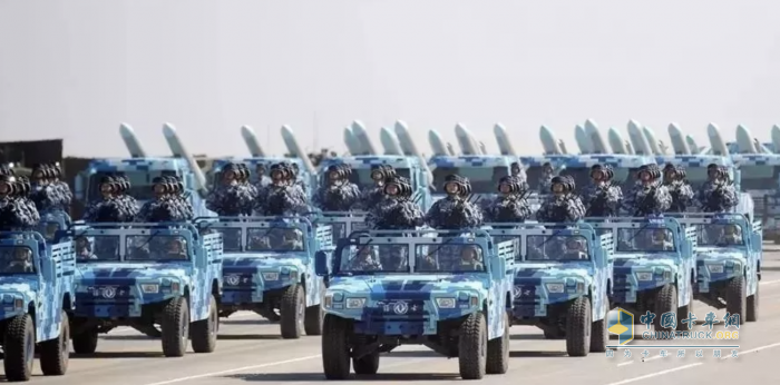 鐵甲榮光！115輛東風(fēng)軍車天安門廣場(chǎng)成功受閱！