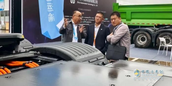 速豹亮相榆林國(guó)際煤博會(huì)：黑金剛新能源重卡與自研核心系統(tǒng)成焦點(diǎn)