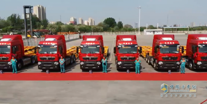 深化合作 共贏未來 豪沃重卡向昌樂大客戶交付15輛TX7牽引車！