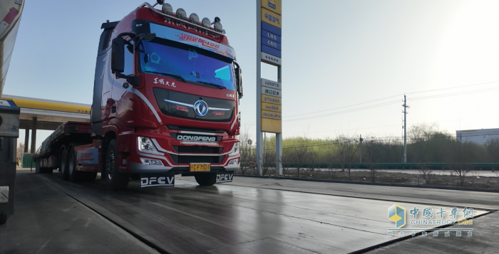 27.3kg/100km 1300公里長(zhǎng)測(cè)東風(fēng)天龍KX580燃?xì)廛嚺艹龊贸煽?jī)