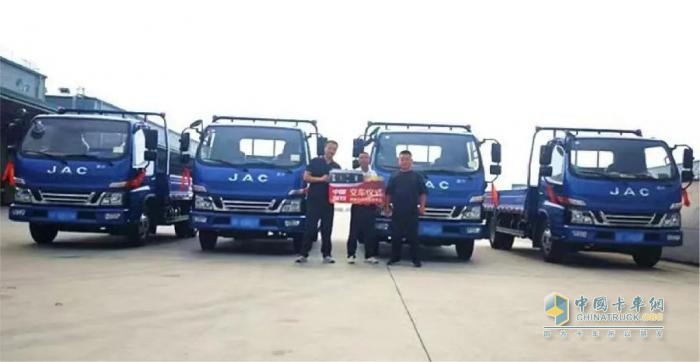 江淮1卡全國交車“熱力答卷”：全場景精準破局，“卡”動各地發(fā)展加速度