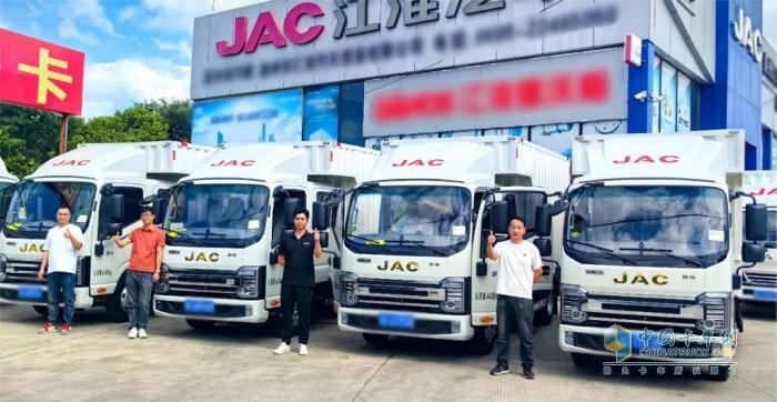 江淮1卡全國交車“熱力答卷”：全場景精準破局，“卡”動各地發(fā)展加速度