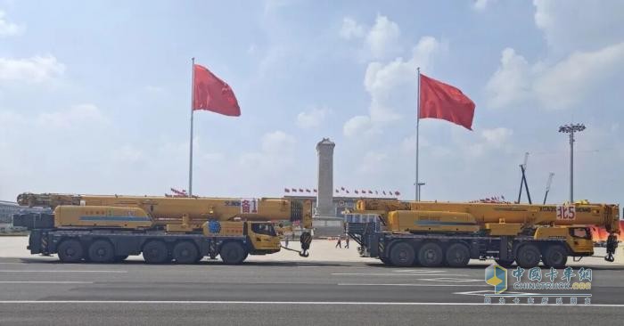 見(jiàn)證榮耀時(shí)刻！徐工成套裝備硬核保障，楊東升受邀現(xiàn)場(chǎng)觀禮