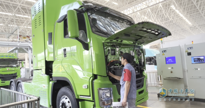 慶鈴首批49噸氫燃料電池牽引車交付哈密！為“疆煤外運(yùn)”按下“清潔鍵”