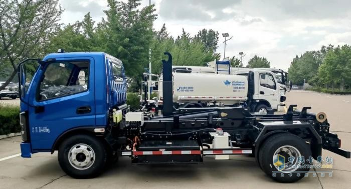 五征環(huán)保科技8噸車廂可卸式垃圾車，合規(guī)經(jīng)濟(jì)與高效運(yùn)營的行業(yè)標(biāo)桿