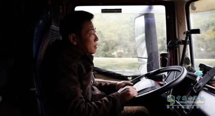 最美卡車司機(jī)李學(xué)飛：有生之年最后開(kāi)的車，還會(huì)選擇聯(lián)合重卡