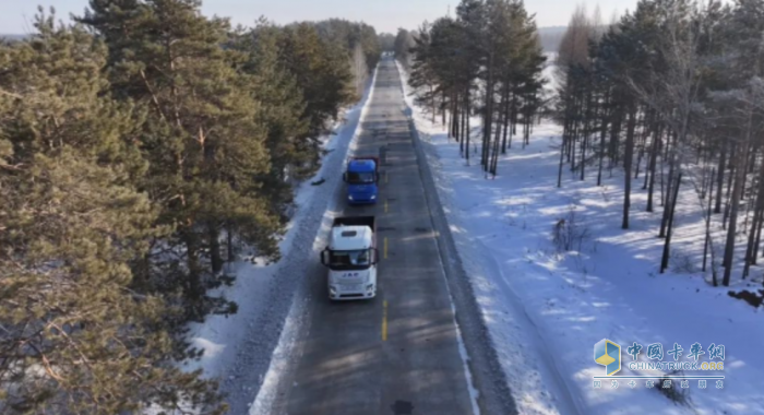 江淮重卡性能卓越，跨越極寒，破冰黑河