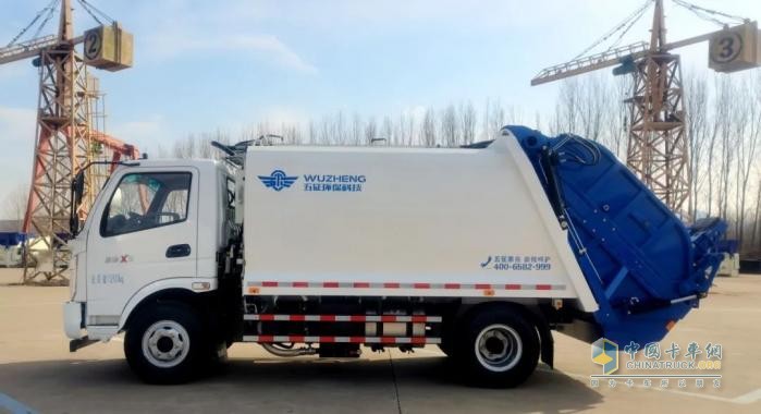 五征環(huán)?？萍級嚎s式垃圾車，多場景可靠