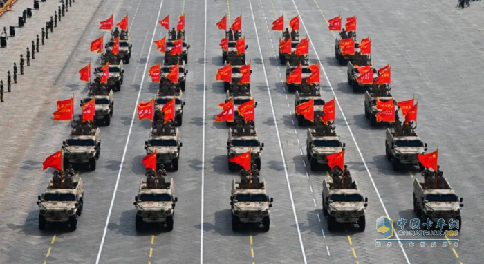 鐵甲榮光！115輛東風(fēng)軍車天安門廣場(chǎng)成功受閱！