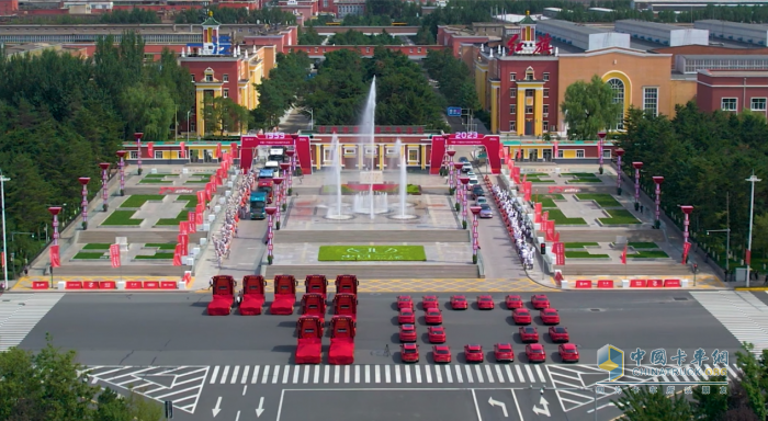 一抹中國紅！解放J6“神車”帶領中國重卡走向世界