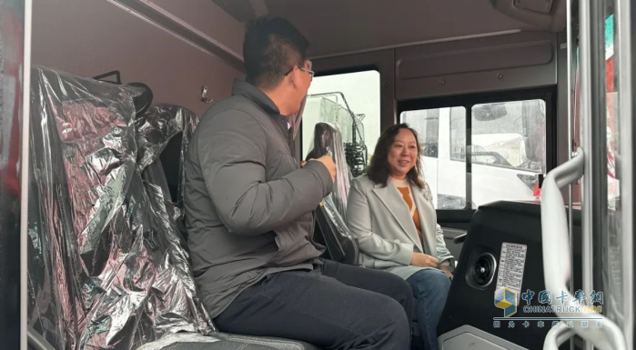 亮相申城！宇通新能源環(huán)衛(wèi)車批量交付上海