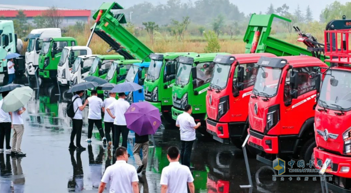 52款新品發(fā)布！東風新疆攜手合作伙伴全力迎戰(zhàn)下半場