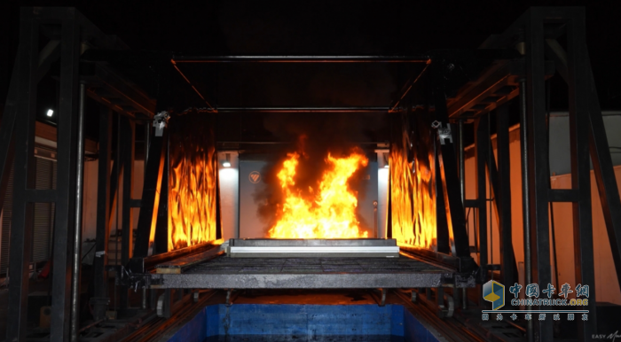 五大“極限測試”通關(guān)！福田愛易科電池為千萬貨運(yùn)人安全加裝“金鐘罩”