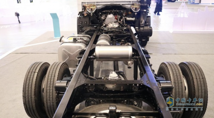 “五重保障”重塑中國精品輕卡 陜汽德龍G300閃耀西安