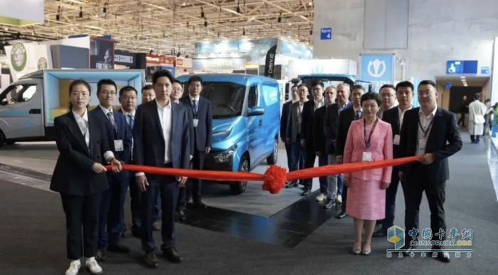 飛碟汽車亮相德國漢諾威國際交通運輸博覽會，大放光彩！