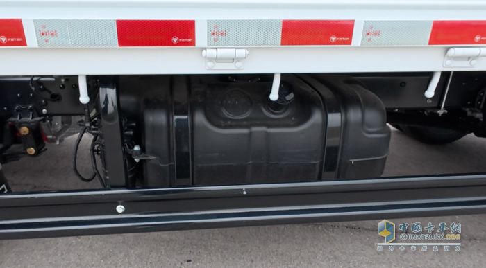 領(lǐng)航M5輕卡測評，體驗超值