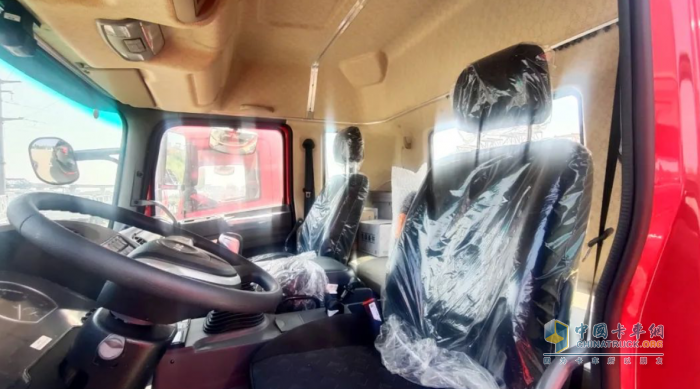 “廂”當(dāng)有力，格爾發(fā)A5L 9.8米雙飛翼載貨車(chē)跑贏快遞快運(yùn)