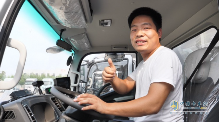 30輛奧鈴智藍(lán)HL超混輕卡交付雙匯，高質(zhì)量守護(hù)學(xué)生盤中餐