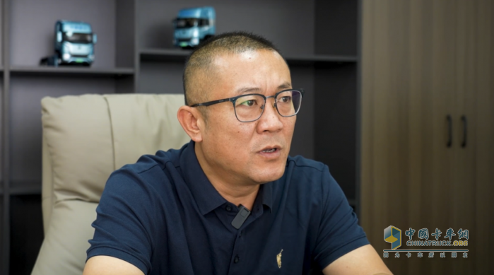 宇通重卡在全國(guó)首條長(zhǎng)距離電動(dòng)重卡線路成功運(yùn)營(yíng)！