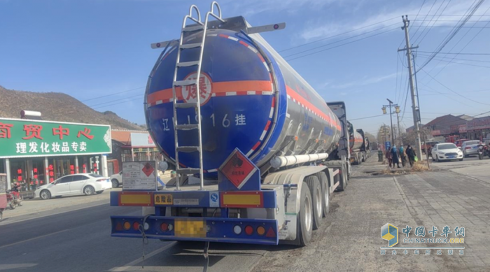 盤錦首臺車用戶使用報(bào)告：北京重卡?；愤\(yùn)輸車安全可靠，誠不欺我！