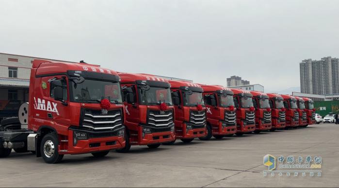 2025喜報(bào)頻傳！中國重汽豪沃重卡掀起全國交車熱潮！