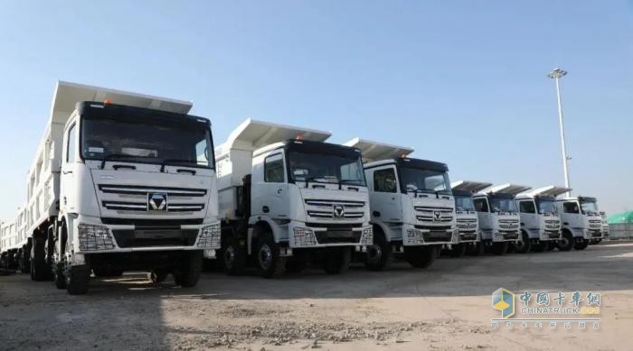 踏浪出海！百臺(tái)徐工XG1 DH400T燃油自卸車(chē)交付印尼