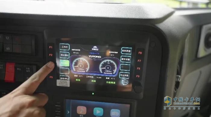 告別“季節(jié)限定”！宇通環(huán)衛(wèi)18噸低入口四季洗掃車解鎖全年高效作業(yè)！