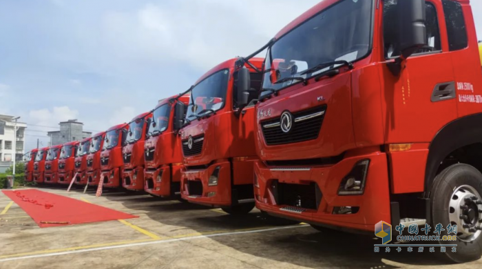 意向簽單50臺(tái) 首批15臺(tái)東風(fēng)新能源純電動(dòng)牽引車(chē)交付
