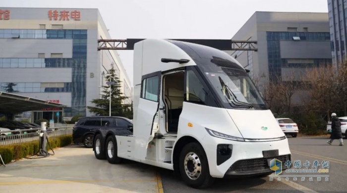 高速干線快充網(wǎng)+670km長(zhǎng)續(xù)航：特來(lái)電助力葦渡純電重卡，加速全球長(zhǎng)途零碳運(yùn)輸