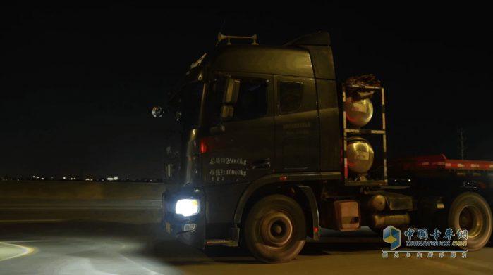 老司機(jī)與他的老伙伴：聯(lián)合重卡11年180萬(wàn)公里的信賴傳奇！